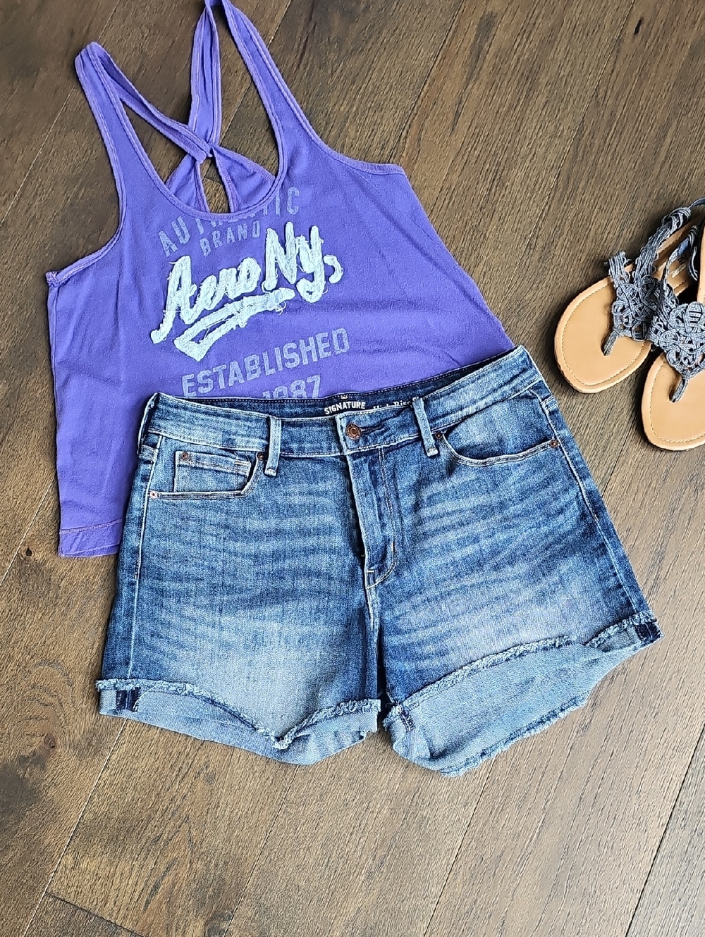 Levi’s Signature High Rise Denim Shorts | Cuffed Hem | Size 27
